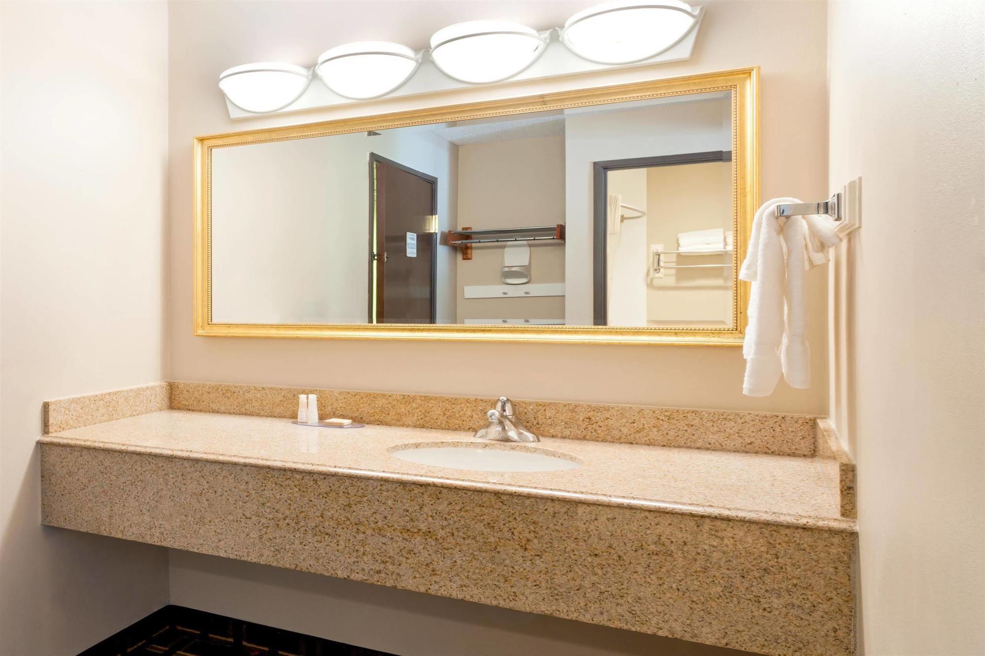 Baymont By Wyndham Memphis East Hotell Eksteriør bilde